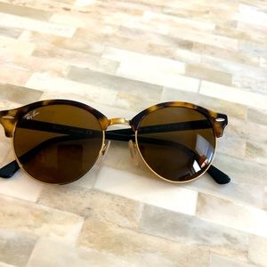 Ray Ban (RB4246 Clubround Classic Tortoise)